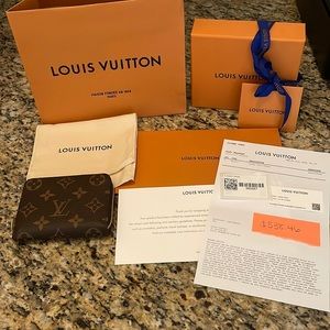 Louis Vuitton zippy coin purse